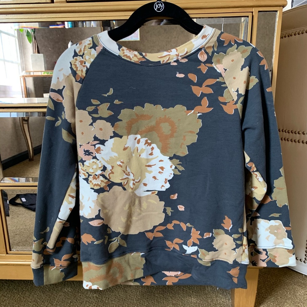 NWOT Novella Royale crewneck sweatshirt